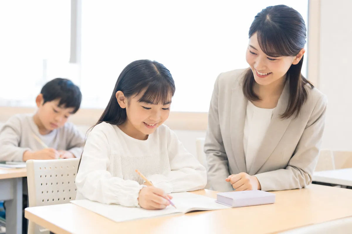 小学生が学習に取り組む様子（イメージ）